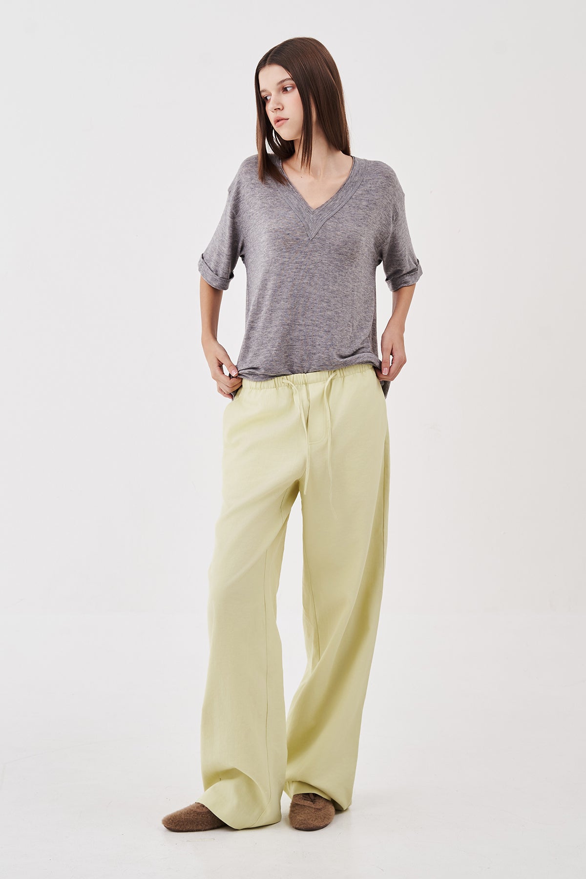 Ella Relaxed V-Neck Tee Gray