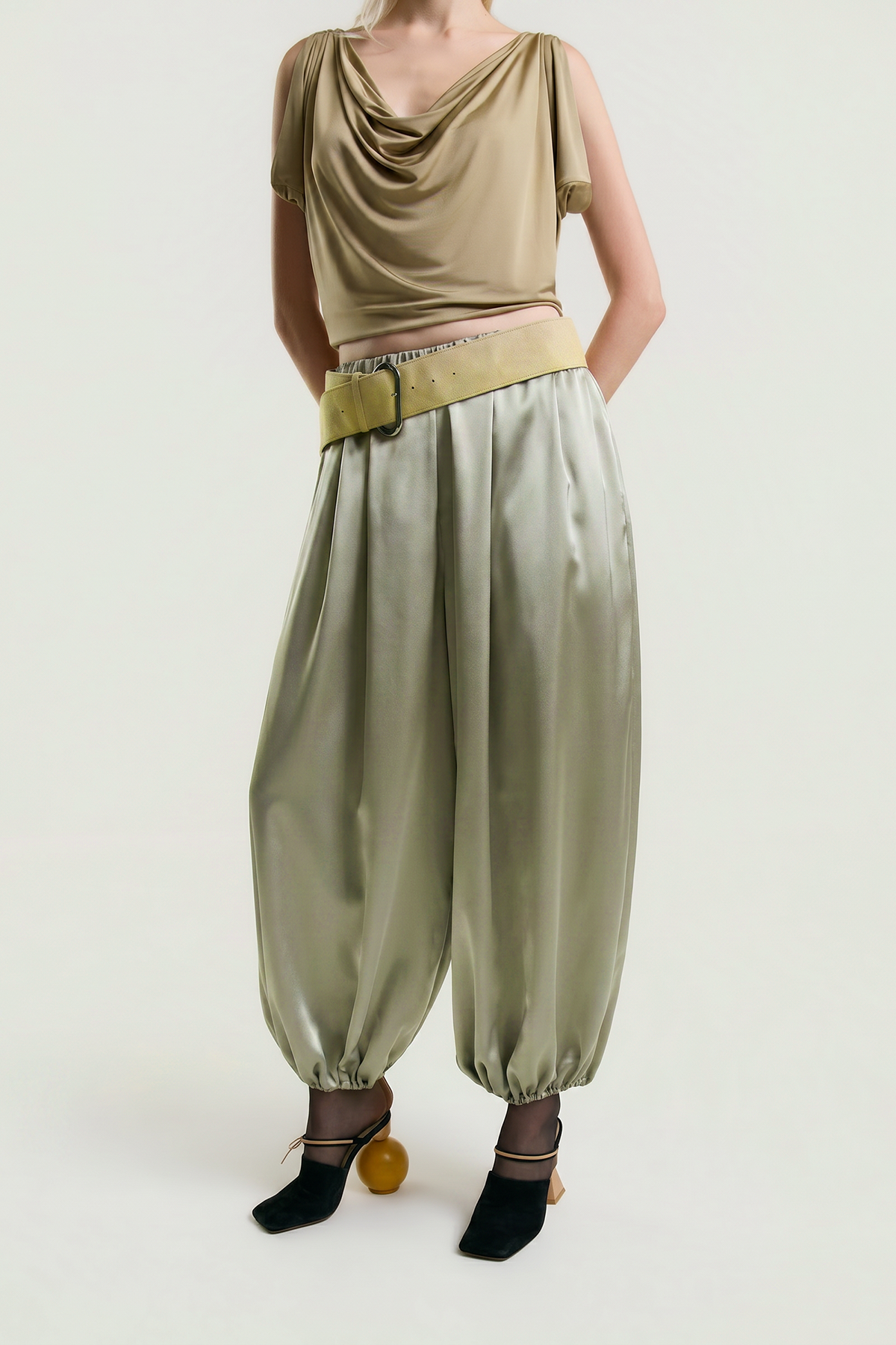 OTHER STORE Elowen Tapered Balloon Pants in Moss Khaki