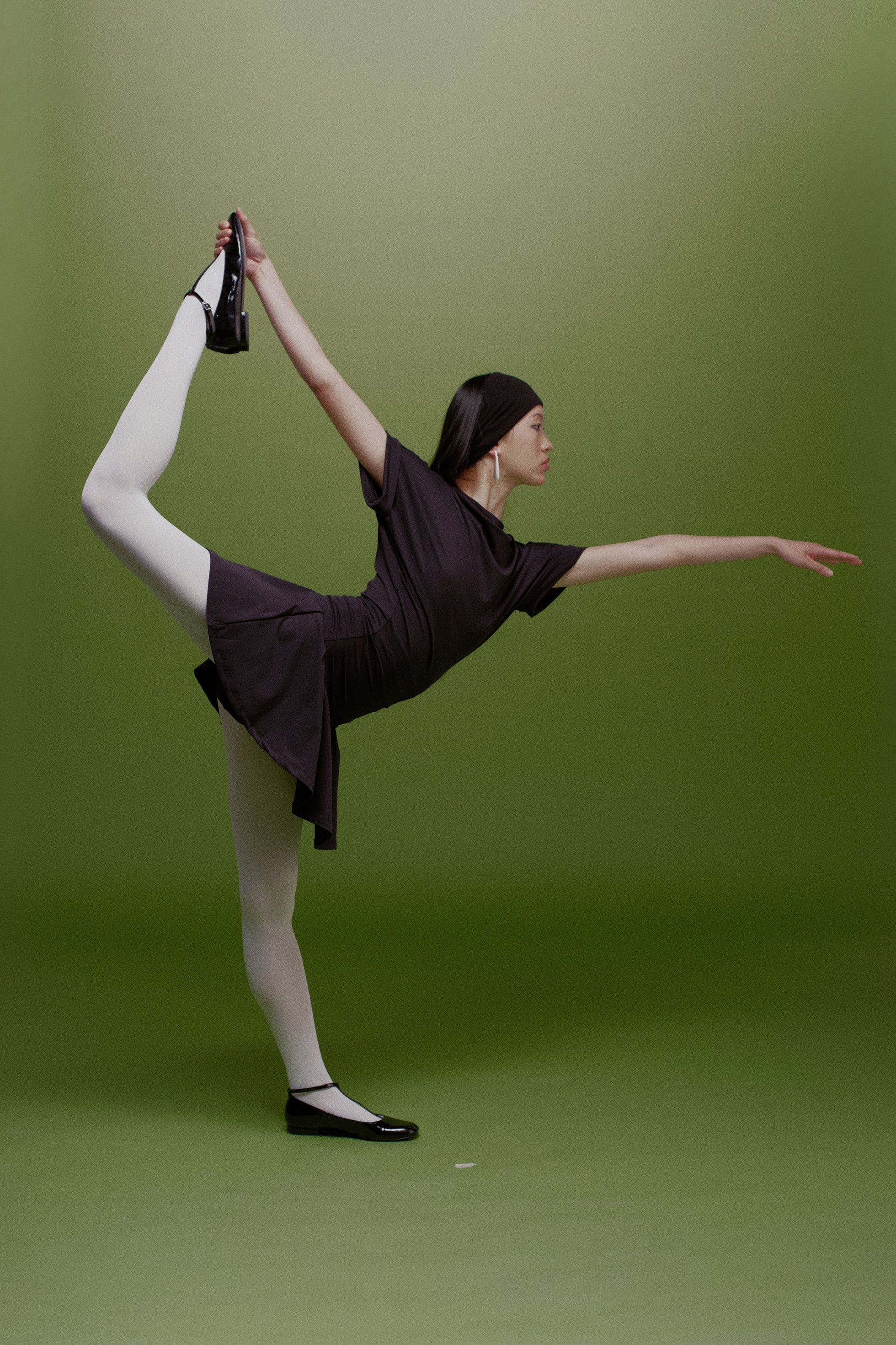 Lena Y-Line Off-Shoulder Top Black