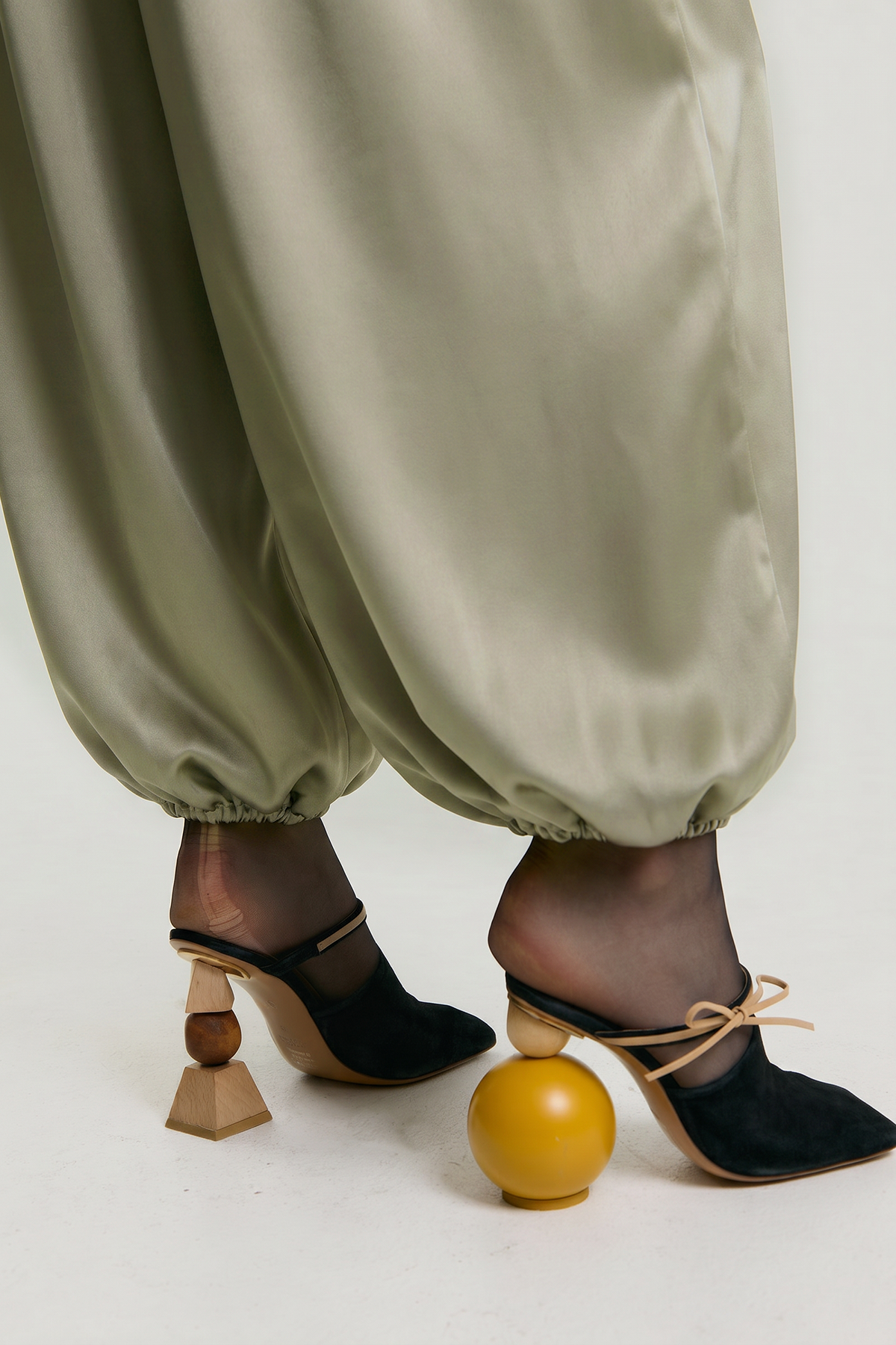 OTHER STORE Elowen Tapered Balloon Pants in Moss Khaki