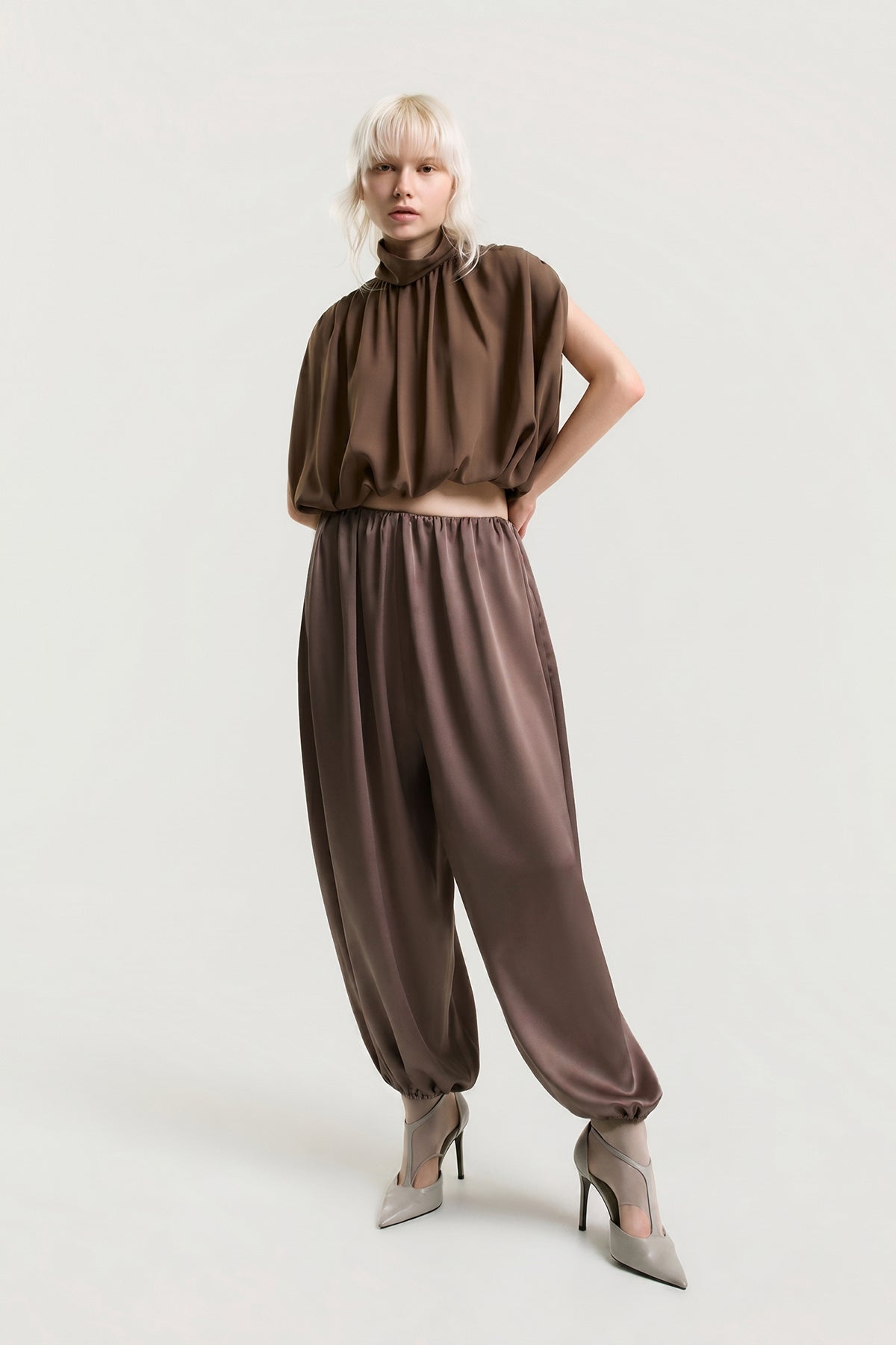 OTHER STORE Elowen Tapered Balloon Pants in Brown